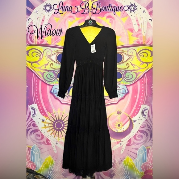 🆕🔮House of Widow🔮Tiered Maxi Dress✨ - Picture 1 of 10